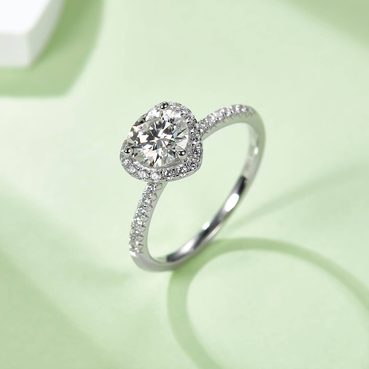Dedicated S925 Silver Plated Platinum Moissanite Women's Ring 1 Carat D-Class